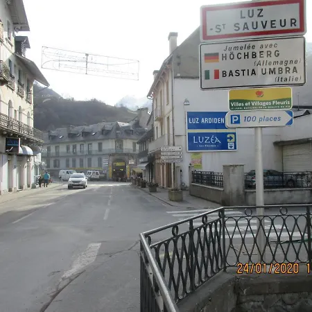 Cerisema Pyrenees Zenith 公寓