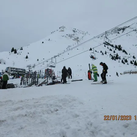 Cerisema Pyrenees Zenith 公寓